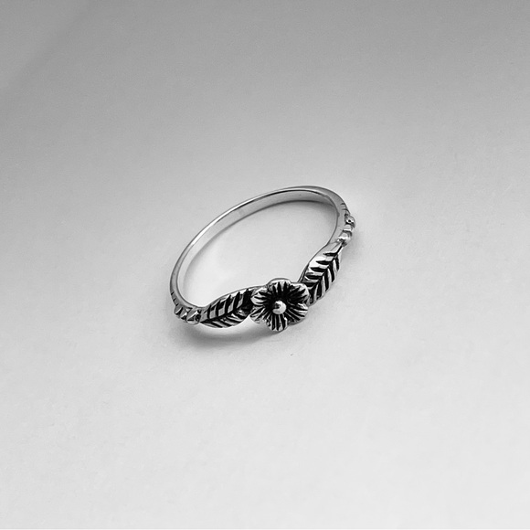 Sterling Silver Minimalist Flower Ring with Leaves, Silver Rings, Leaf Ring - Picture 10 of 13